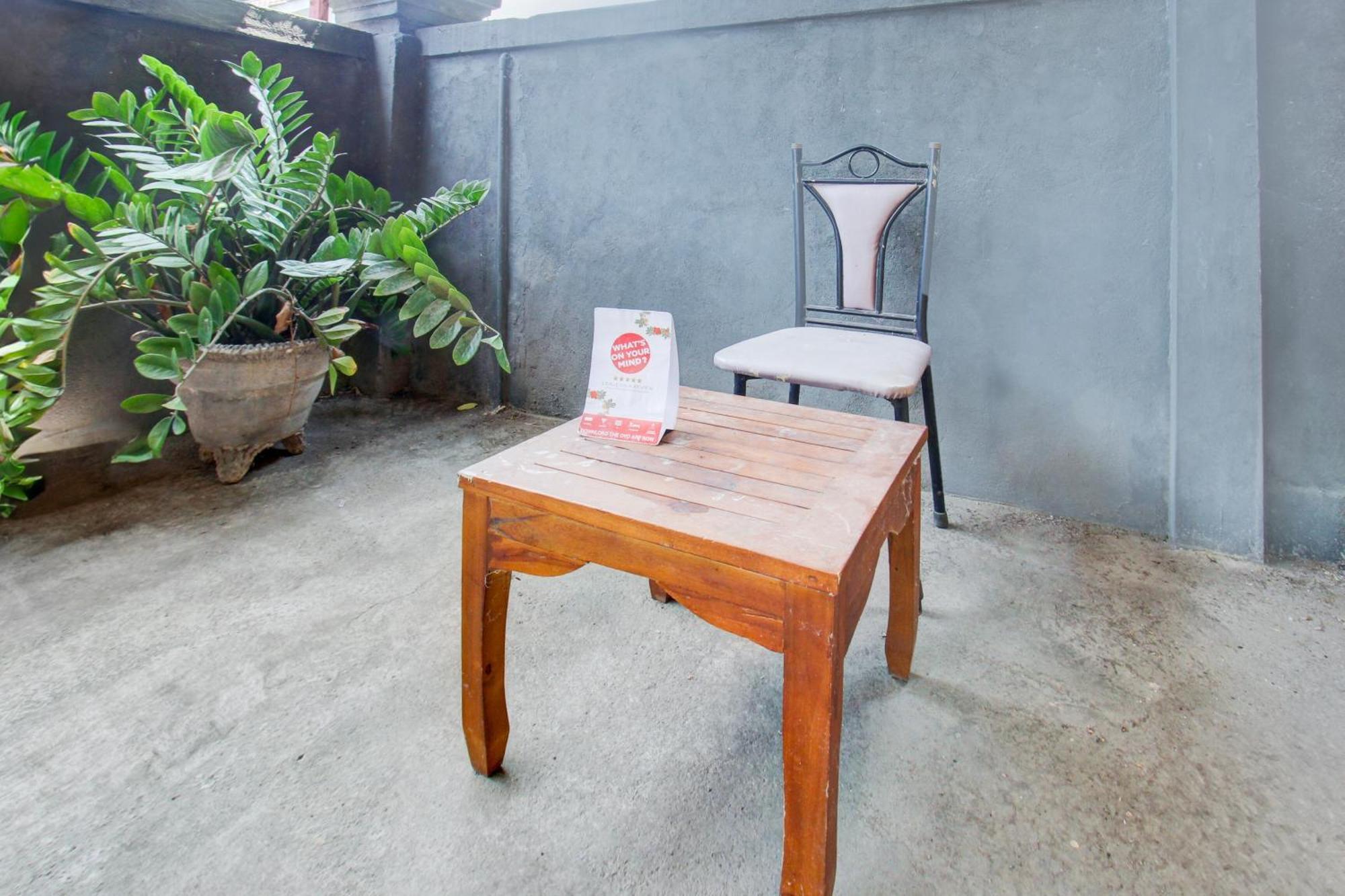 Oyo Life 93284 Kos Cendana Raya Hotell Mataram Exteriör bild
