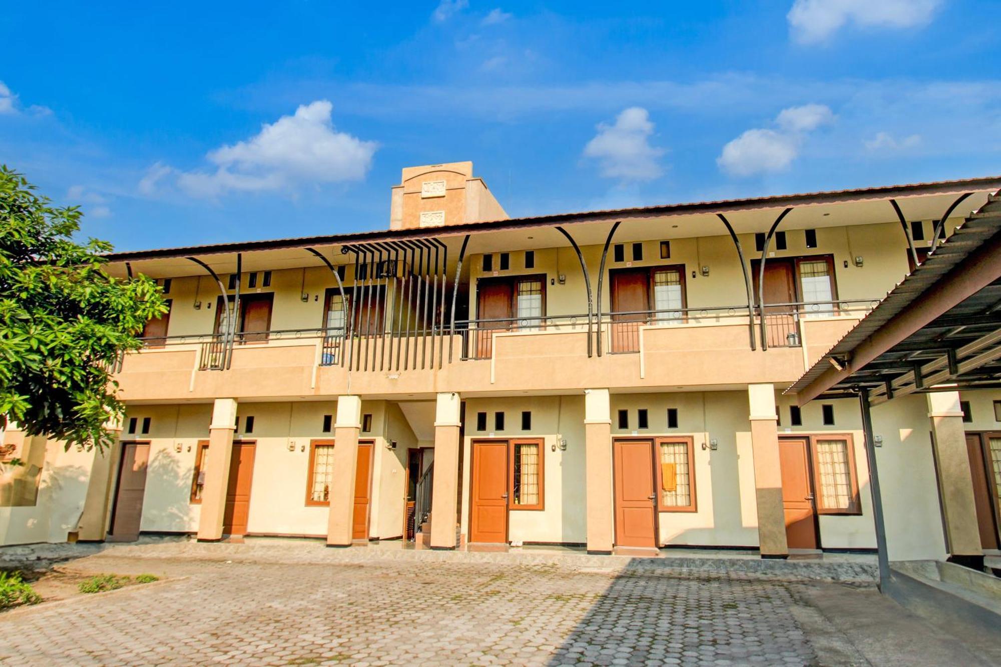 Oyo Life 93284 Kos Cendana Raya Hotell Mataram Exteriör bild