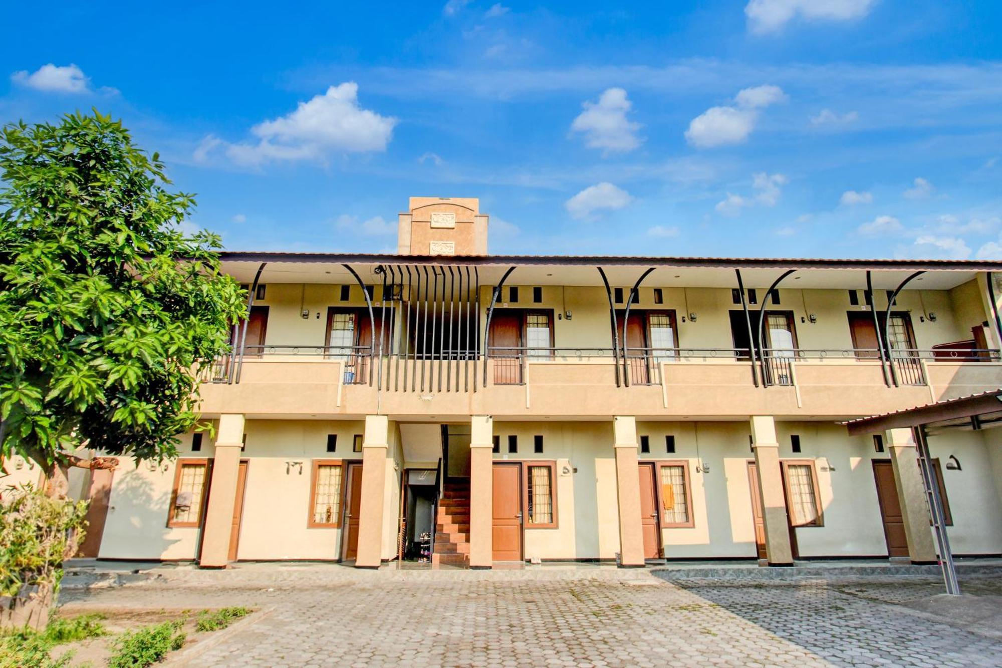 Oyo Life 93284 Kos Cendana Raya Hotell Mataram Exteriör bild